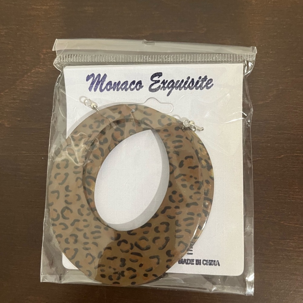 ⭐️ Metal Oval Leopard Print Earrings - Brown ⭐️